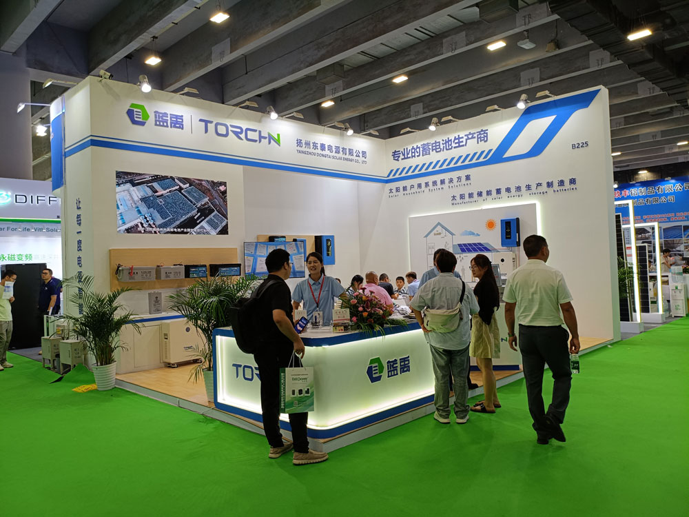 揚(yáng)州東泰電源有限公司展臺(tái)搭建現(xiàn)場(chǎng)