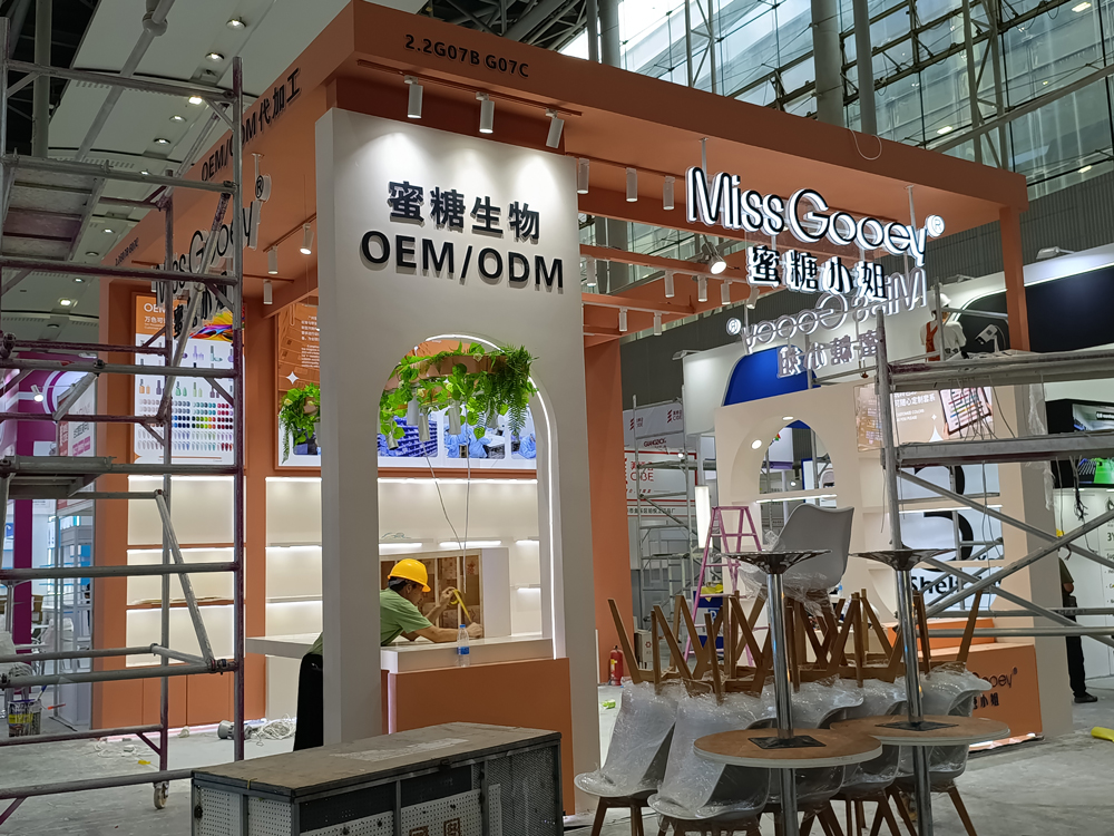 蜜糖生物展臺(tái)搭建第二天現(xiàn)場效果