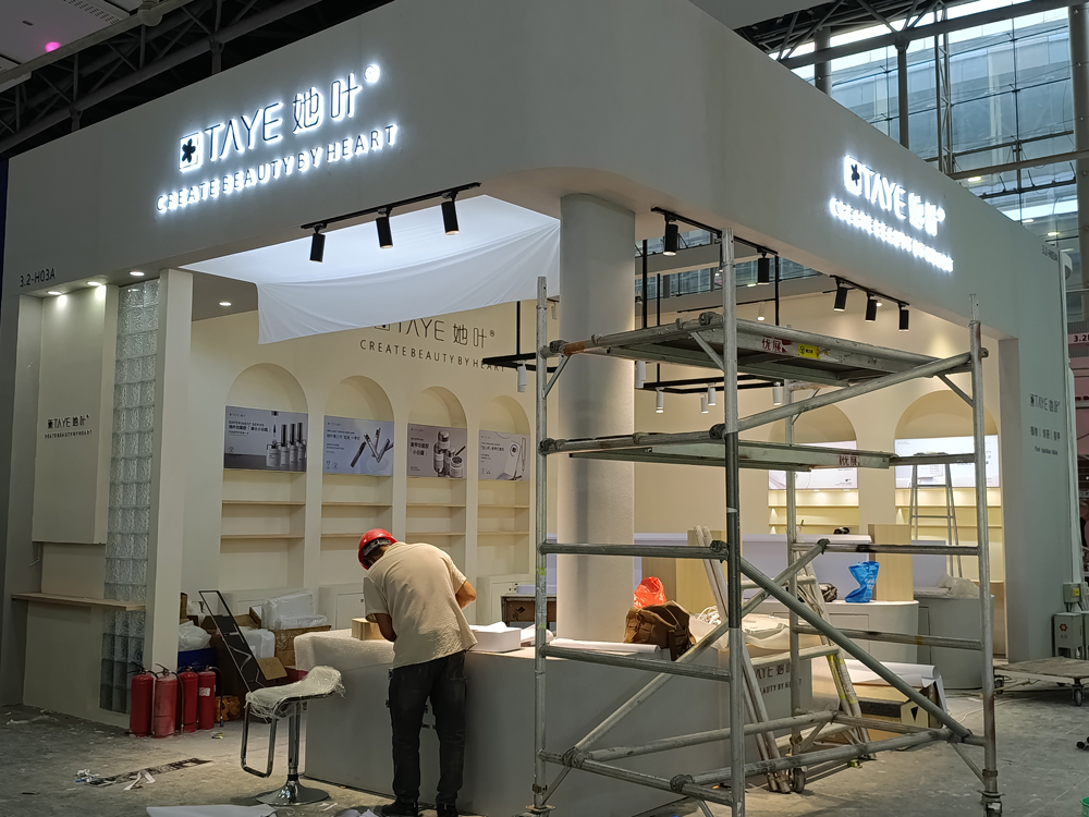 她葉TAYE展臺搭建第二天現(xiàn)場效果