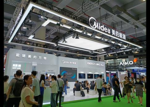 2025年8月廣州光伏太陽能展美的能源展臺搭建現場效果