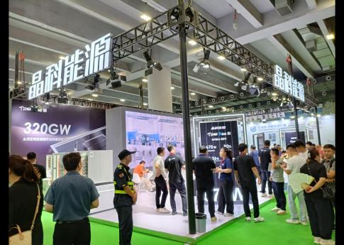 2025年8月廣州光伏太陽能展晶科能源展臺搭建現(xiàn)場效果